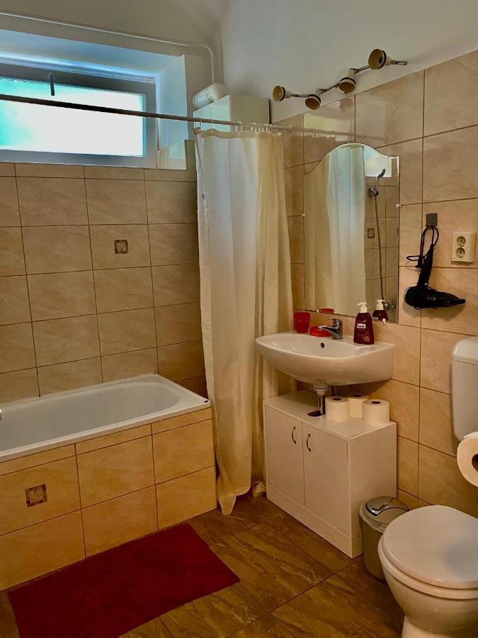 Appartamento Grande Familia Apartman Eger Esterno foto